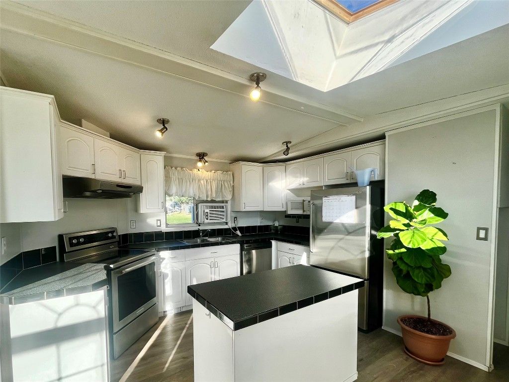 listing image 16516170457398482124