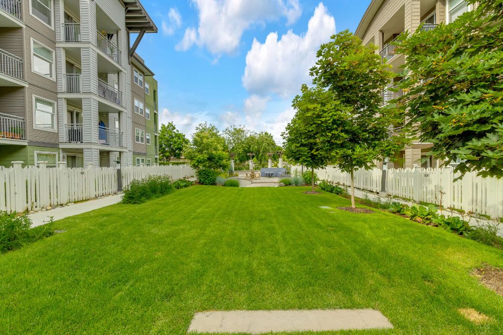 listing image 16512737346601319884