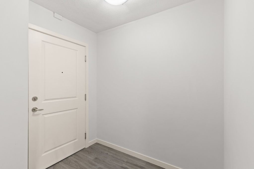 listing image 16518144663226194341