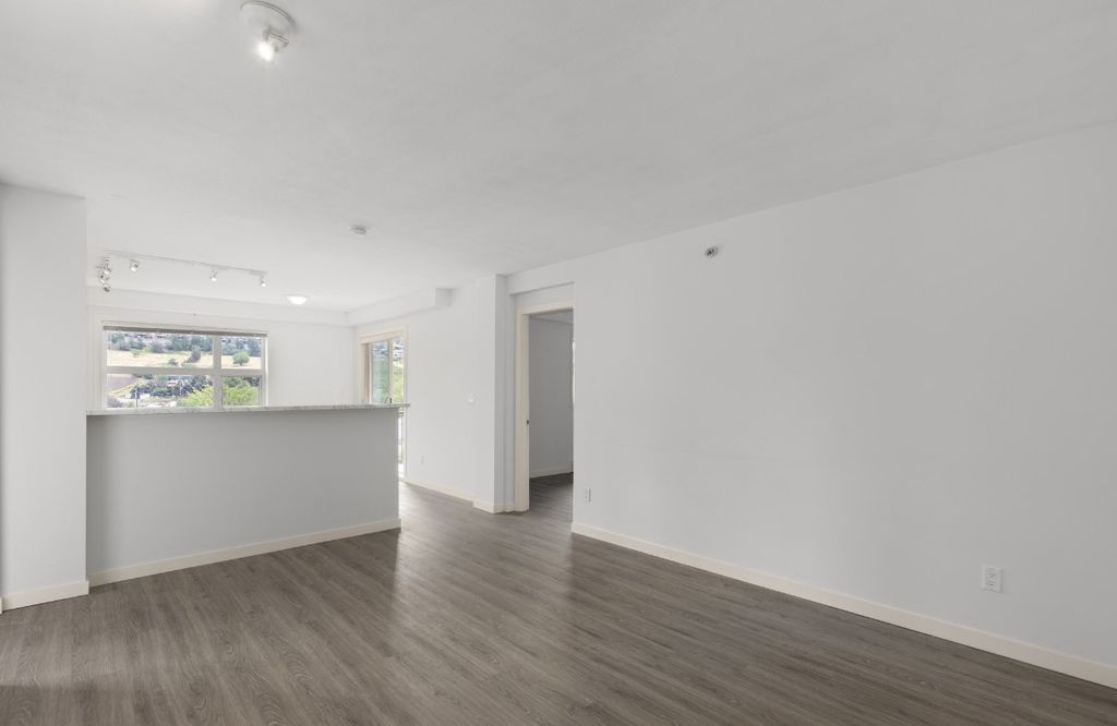 listing image 16511196795256700488