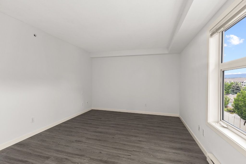 listing image 16518349581161663132