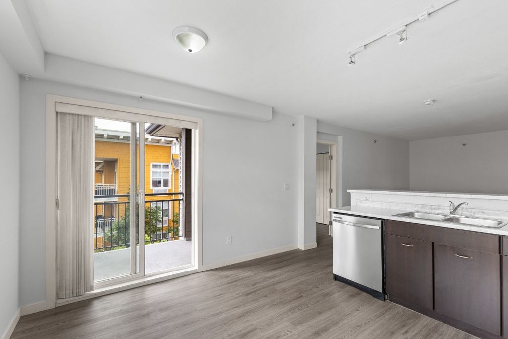 listing image 16517302436811855902