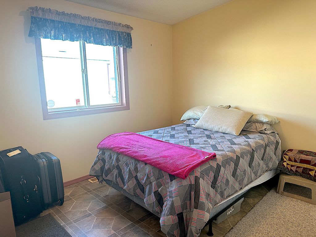 listing image 16518592315319071401