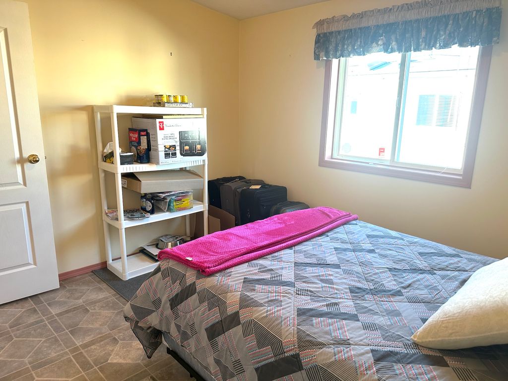 listing image 16518937650481428469