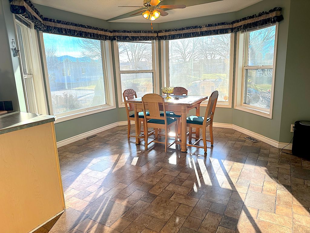 listing image 16517300864750608477