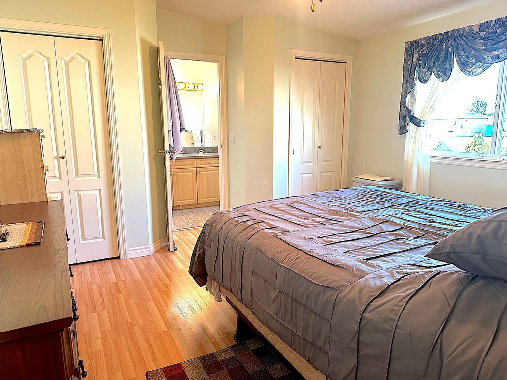 listing image 16511240774323512697