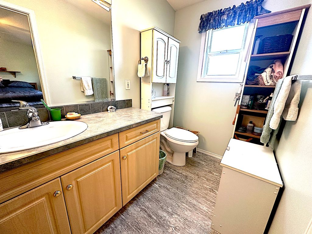 listing image 16518707805476424409