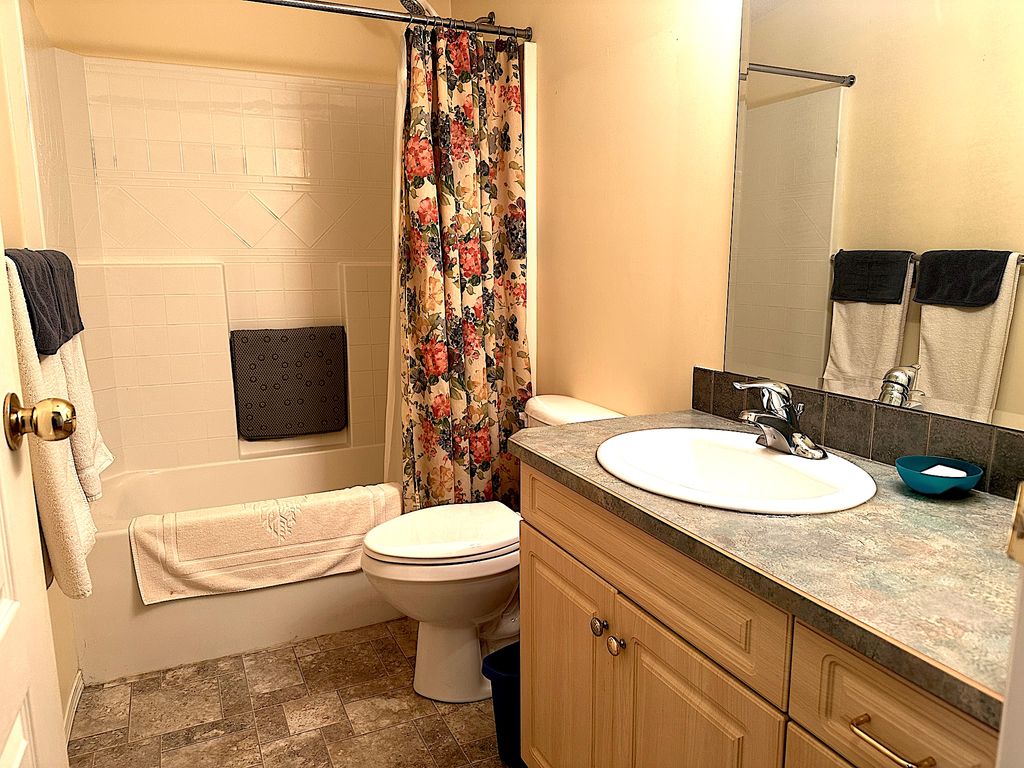 listing image 16512941969504444517