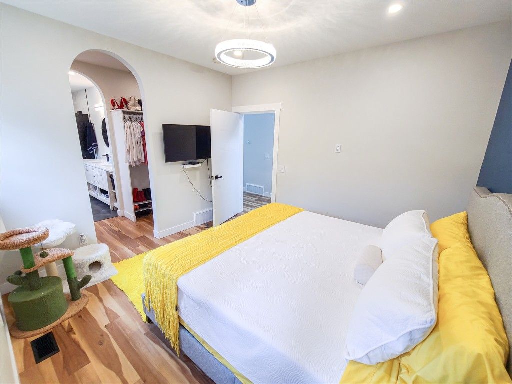 listing image 16514797303655224342