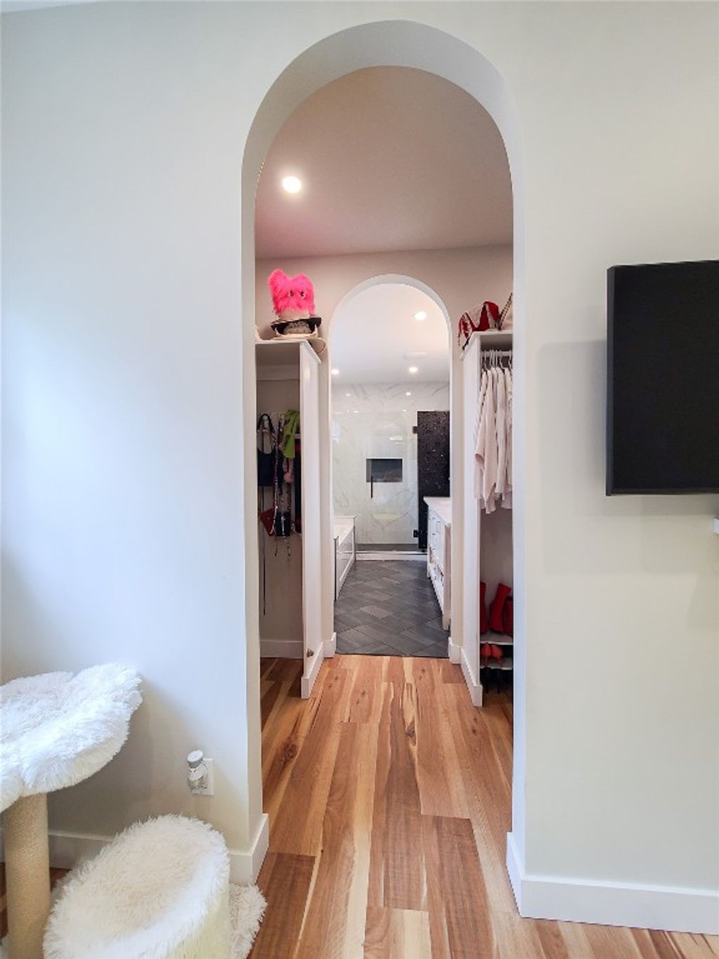 listing image 16511616627858319608