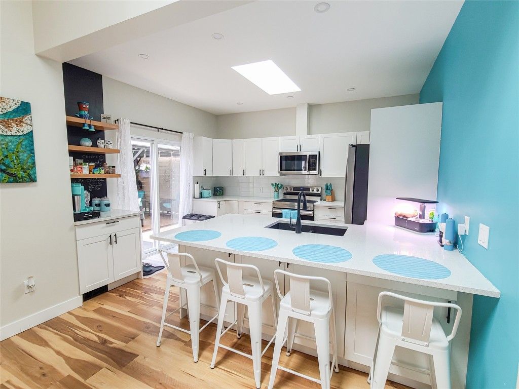 listing image 16516323336395433147