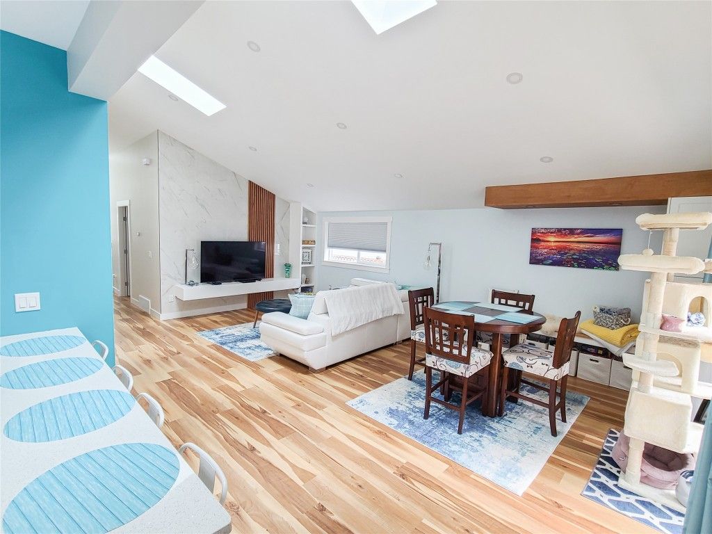 listing image 16516943263696215073