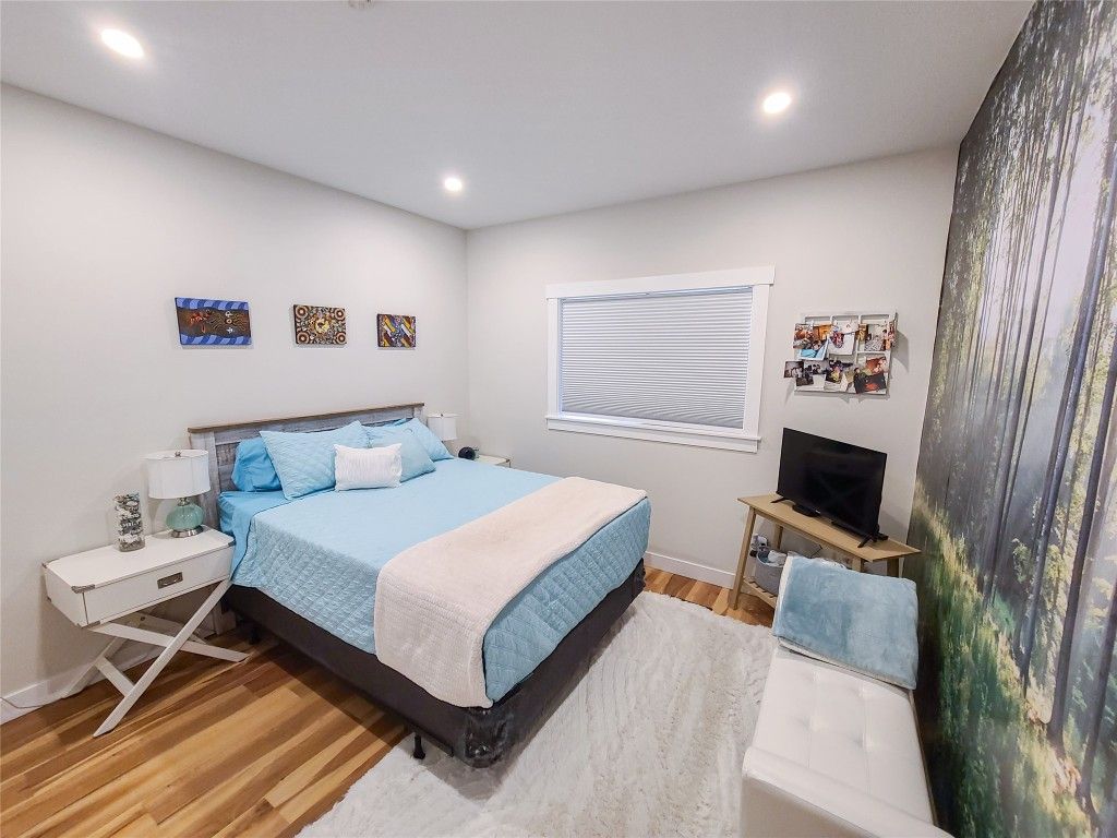 listing image 16512246267707363299