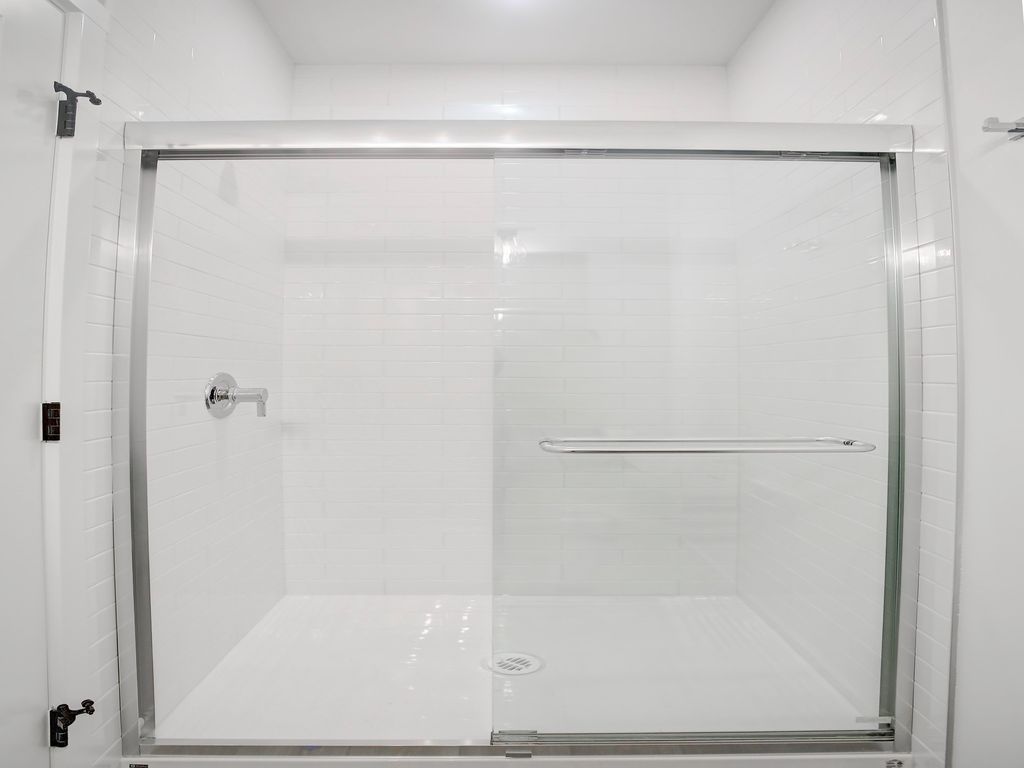 listing image 16515511007744672845