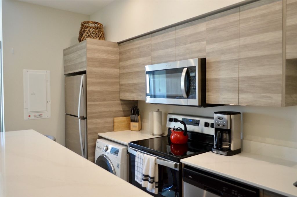 listing image 16512080574078636128