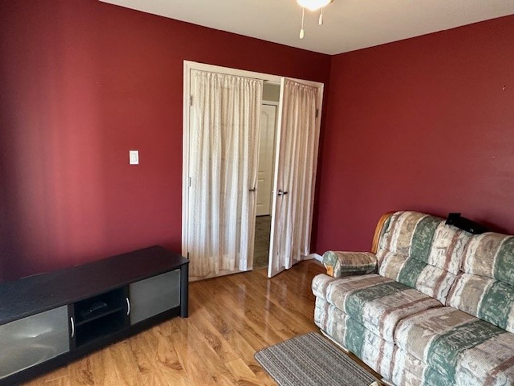 listing image 16518269789251638935