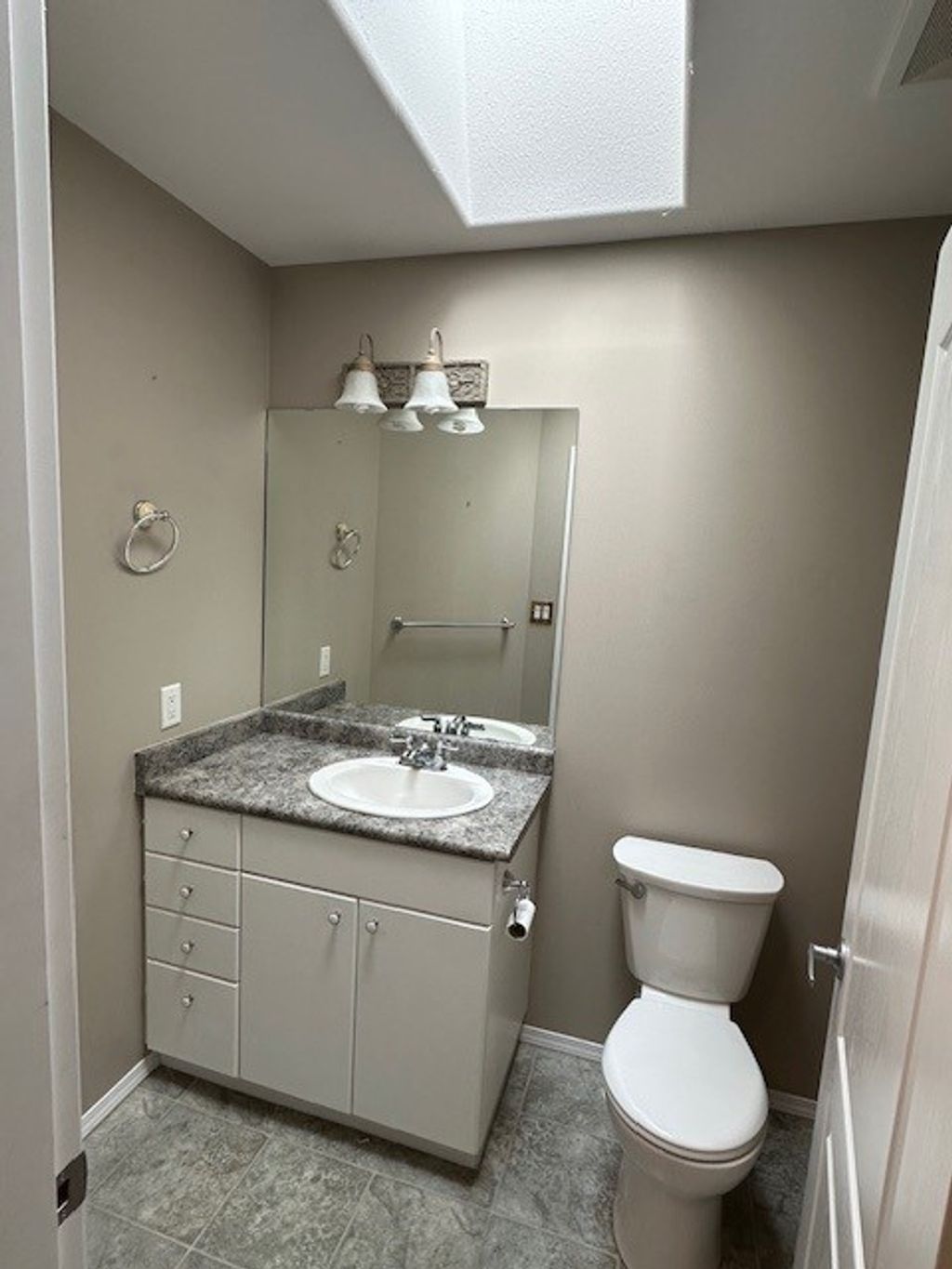 listing image 16519380820158914251