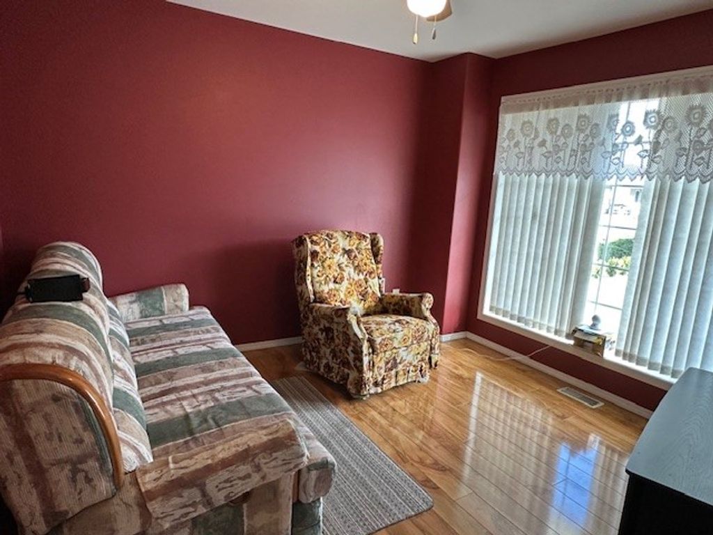 listing image 16513381489947900366