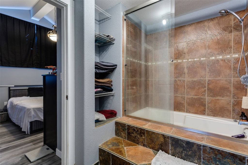 listing image 16519462869074158945