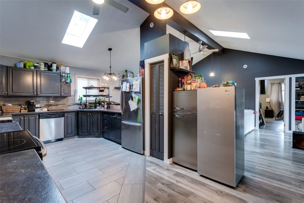 listing image 16516975553549775121