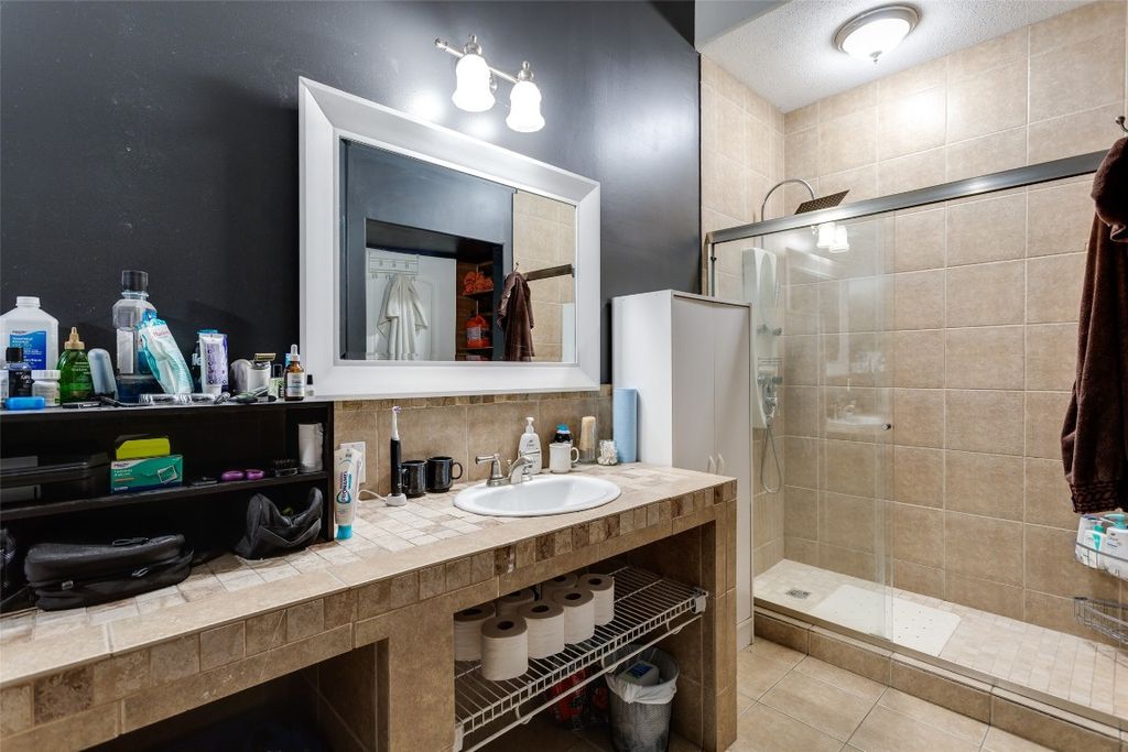 listing image 16517084469949342634