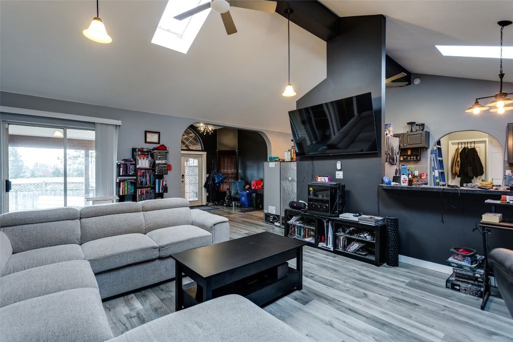 listing image 16512934970484208518