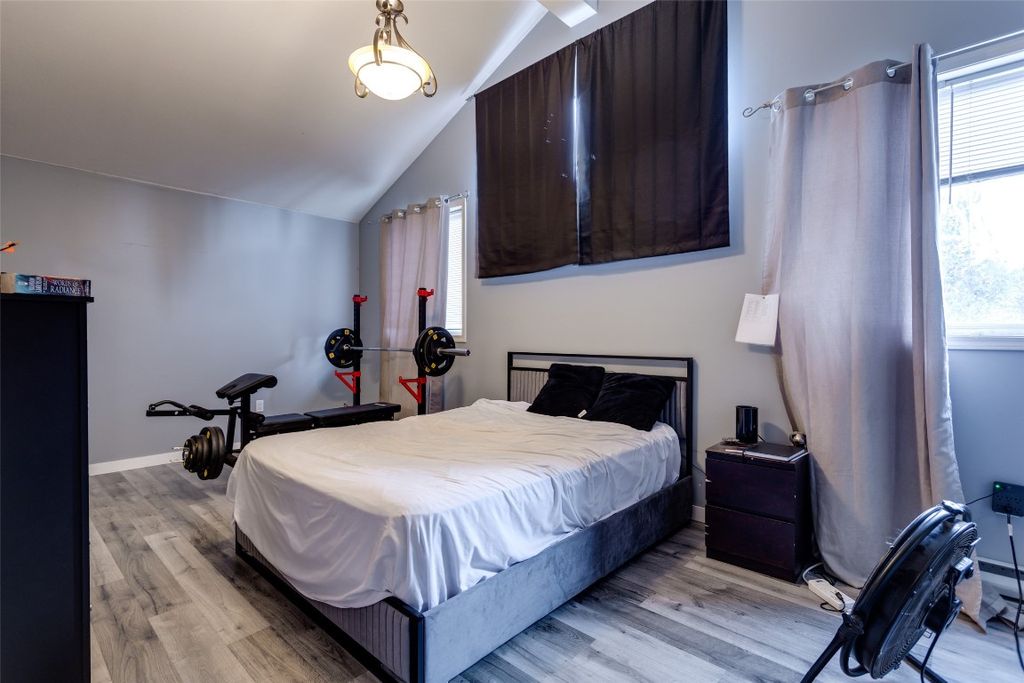 listing image 16510765397376440778