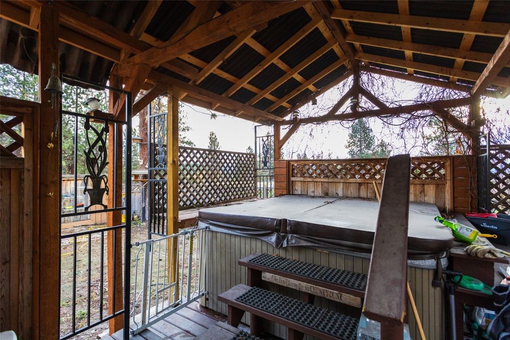 listing image 16514245415471785710