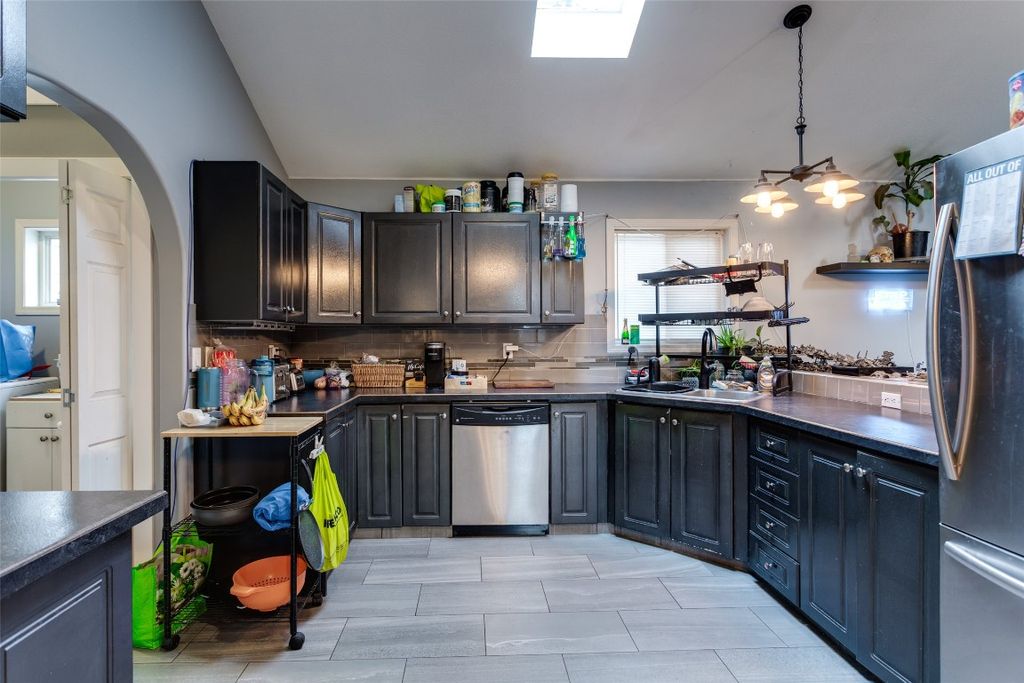 listing image 16514713709442142887