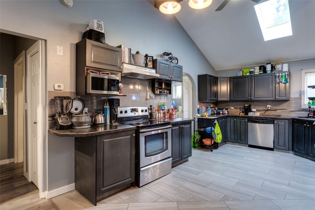 listing image 16510959432187935200