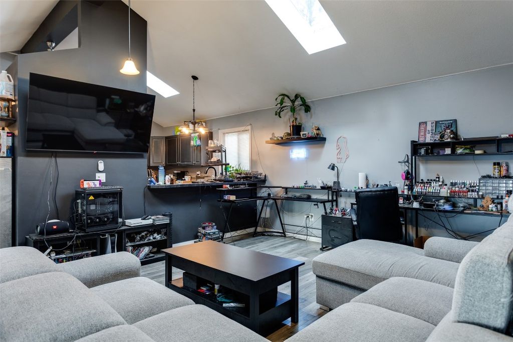 listing image 16513507483473243106