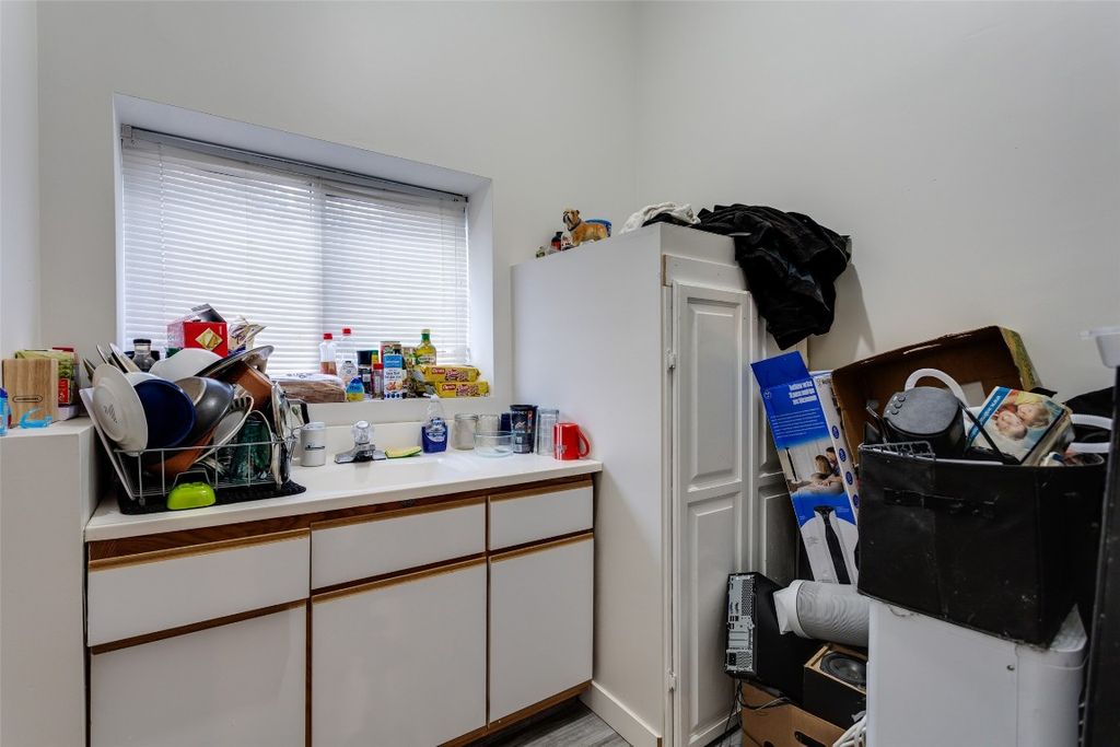 listing image 16510151114924710375