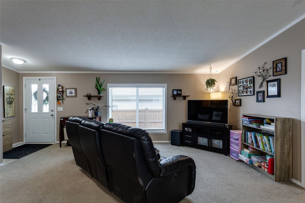 listing image 16518330756633567579