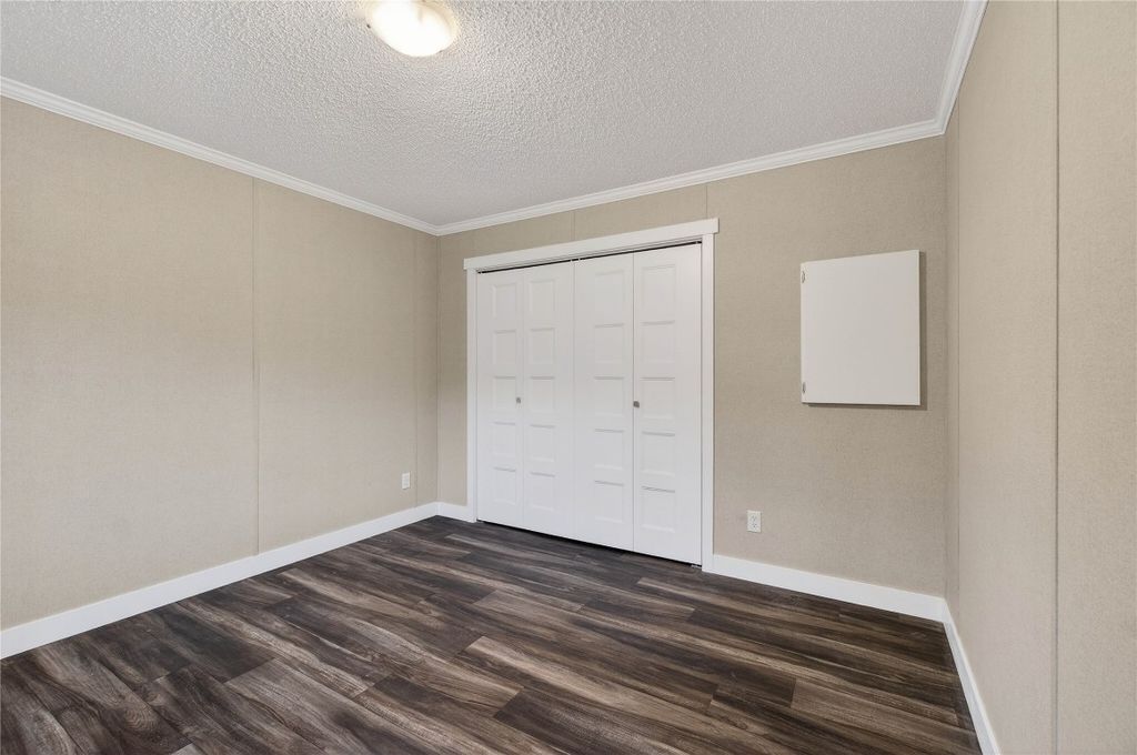 listing image 16518367058463897460