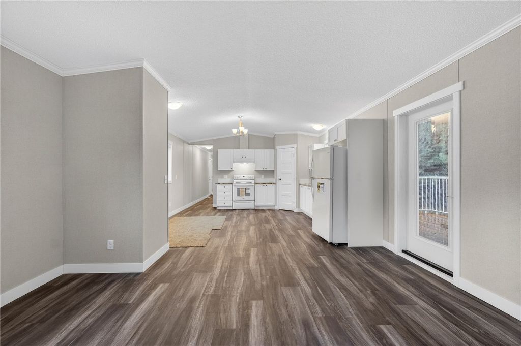 listing image 16518692854699257787