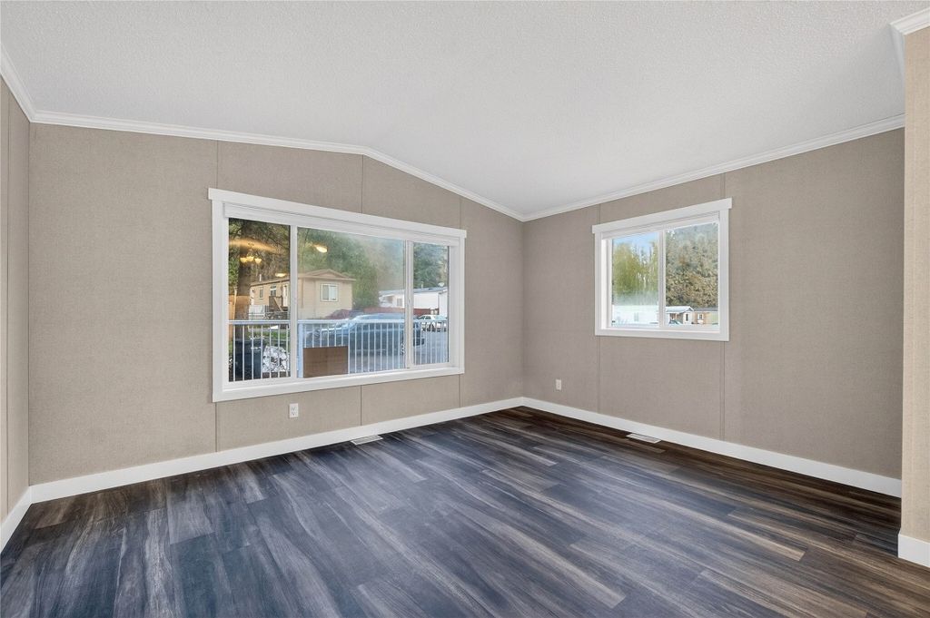 listing image 16514342711927732993