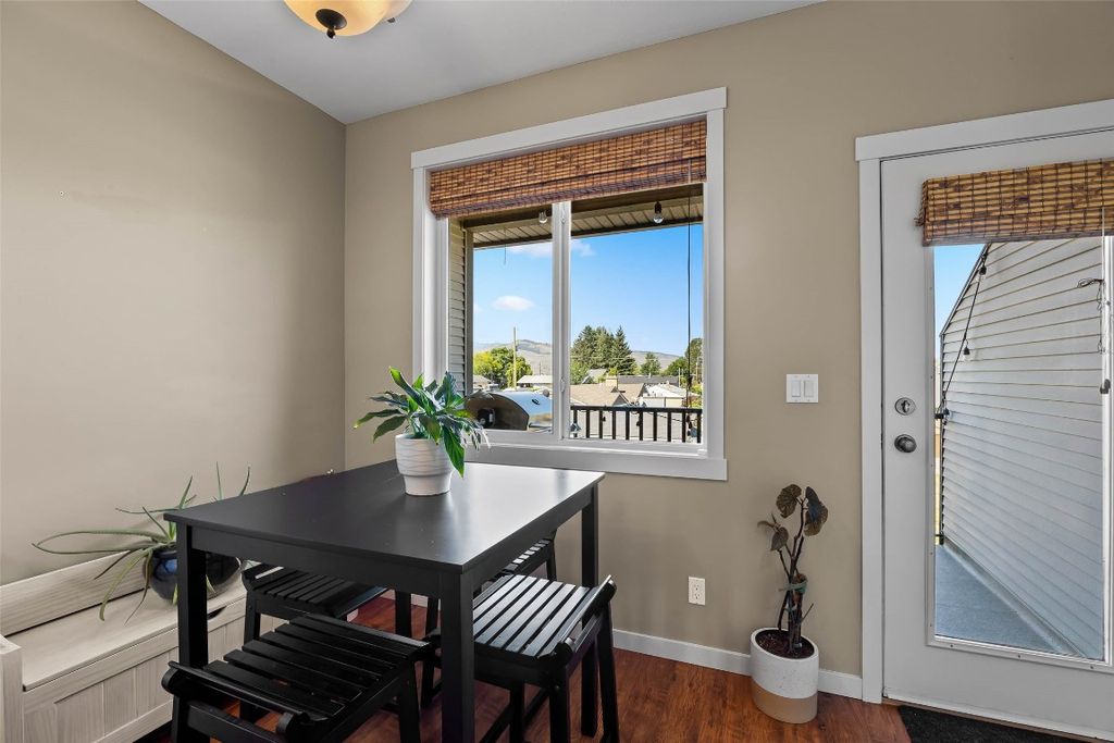 listing image 16519873139361881412