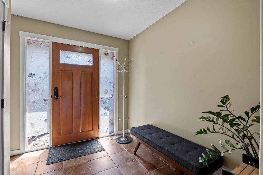 listing image 16515357901275016797