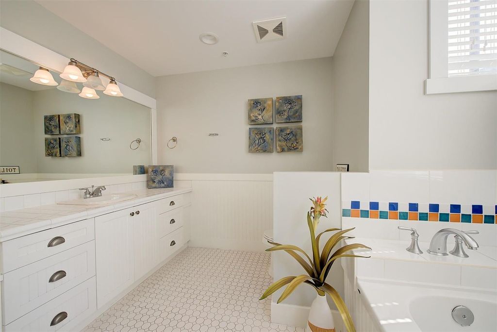 listing image 16512017289744944454