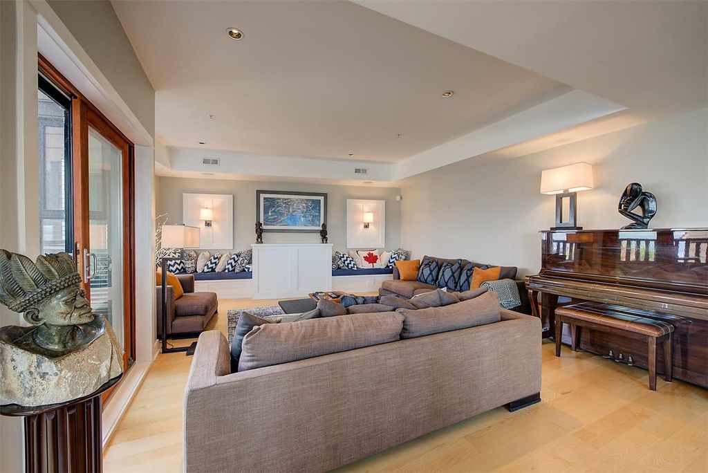 listing image 16517943547959508313