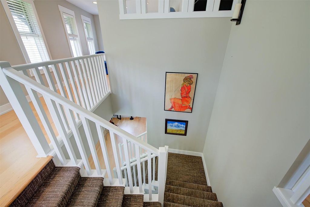 listing image 16511048821068029753