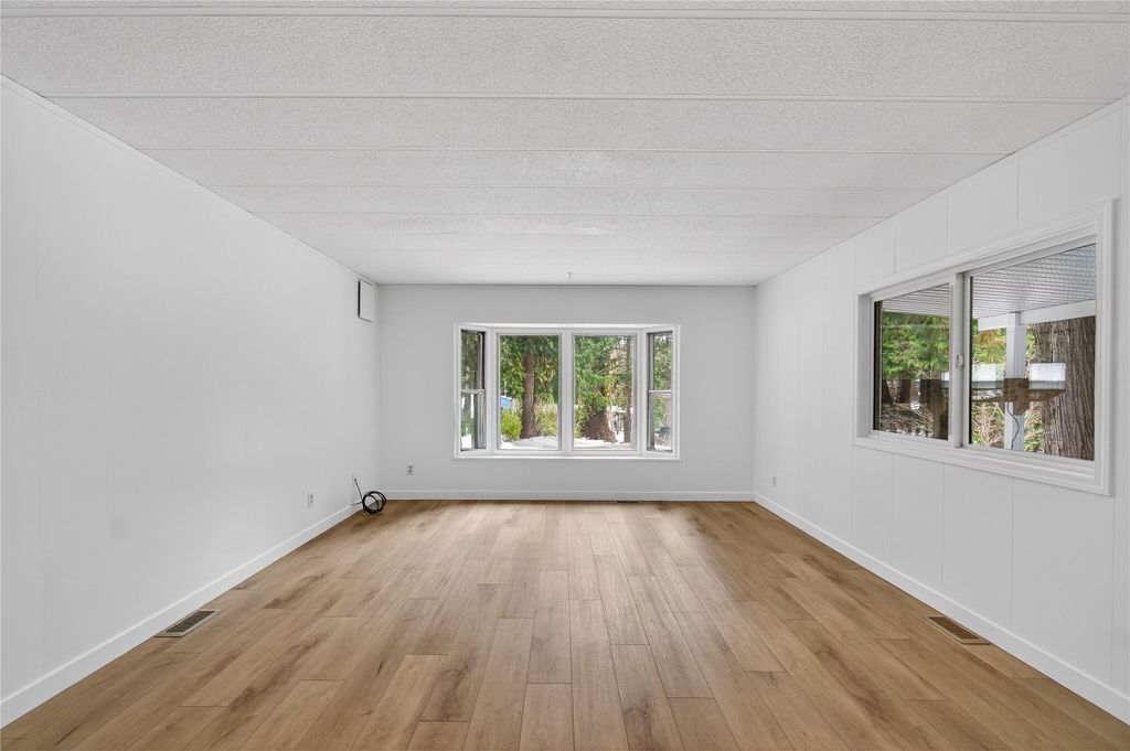 listing image 16518608587879669847