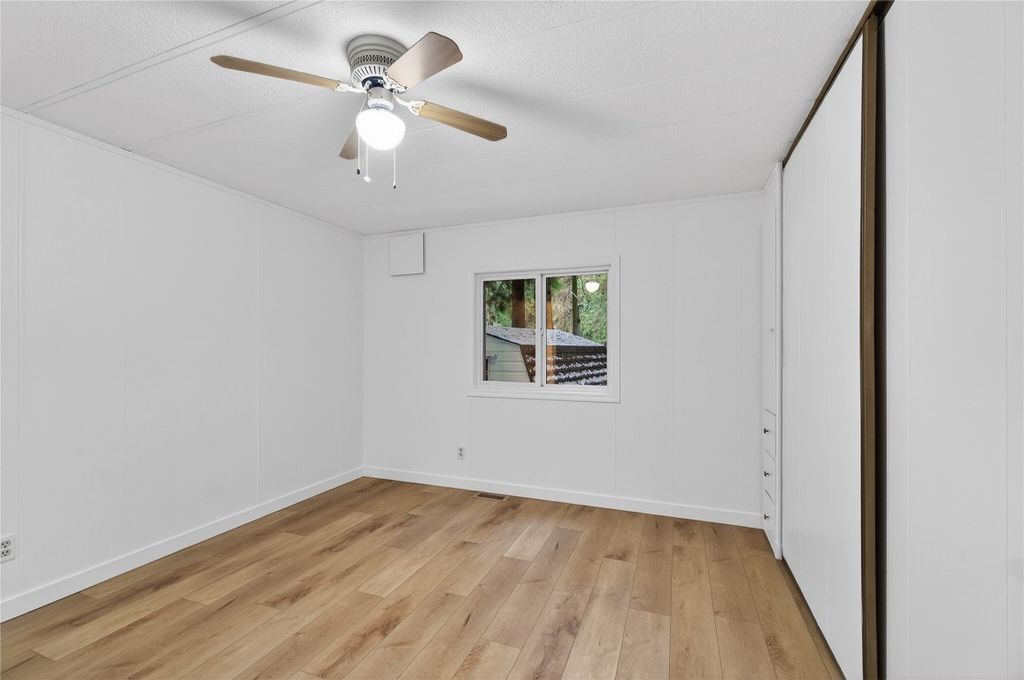 listing image 16514699732718407416