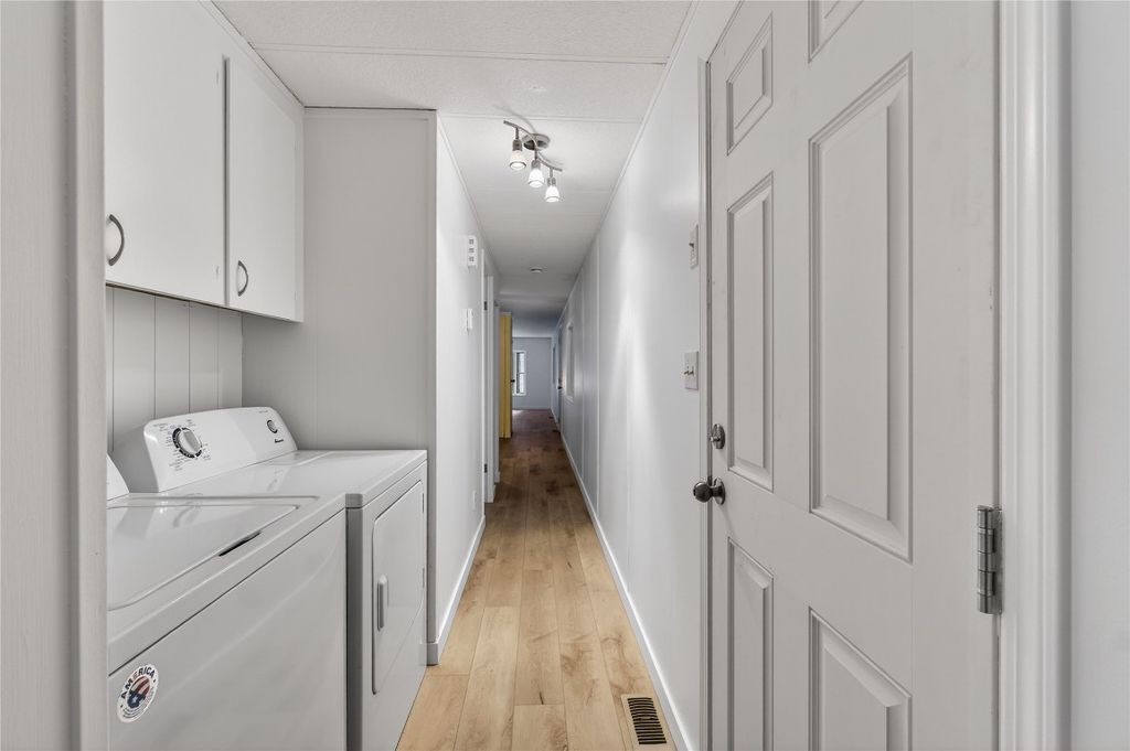 listing image 16515644759111360199