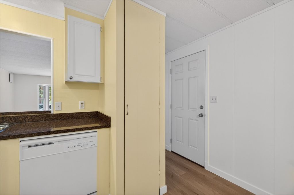 listing image 16514683975302795816