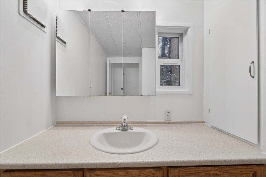 listing image 16515978894651442922