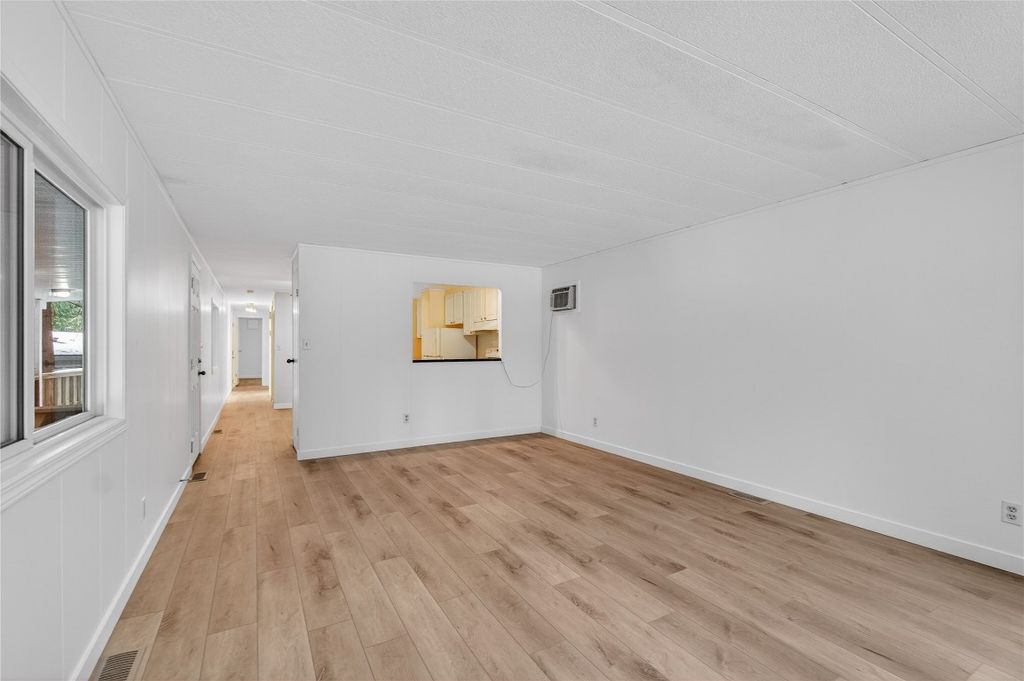 listing image 16518238983790505225