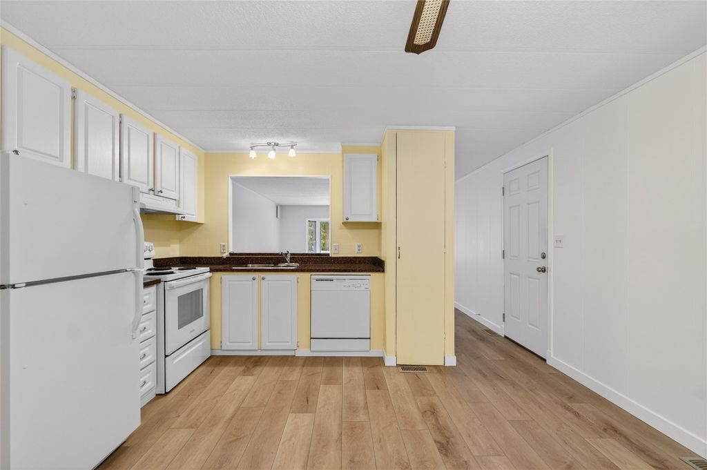 listing image 16514531597030121078