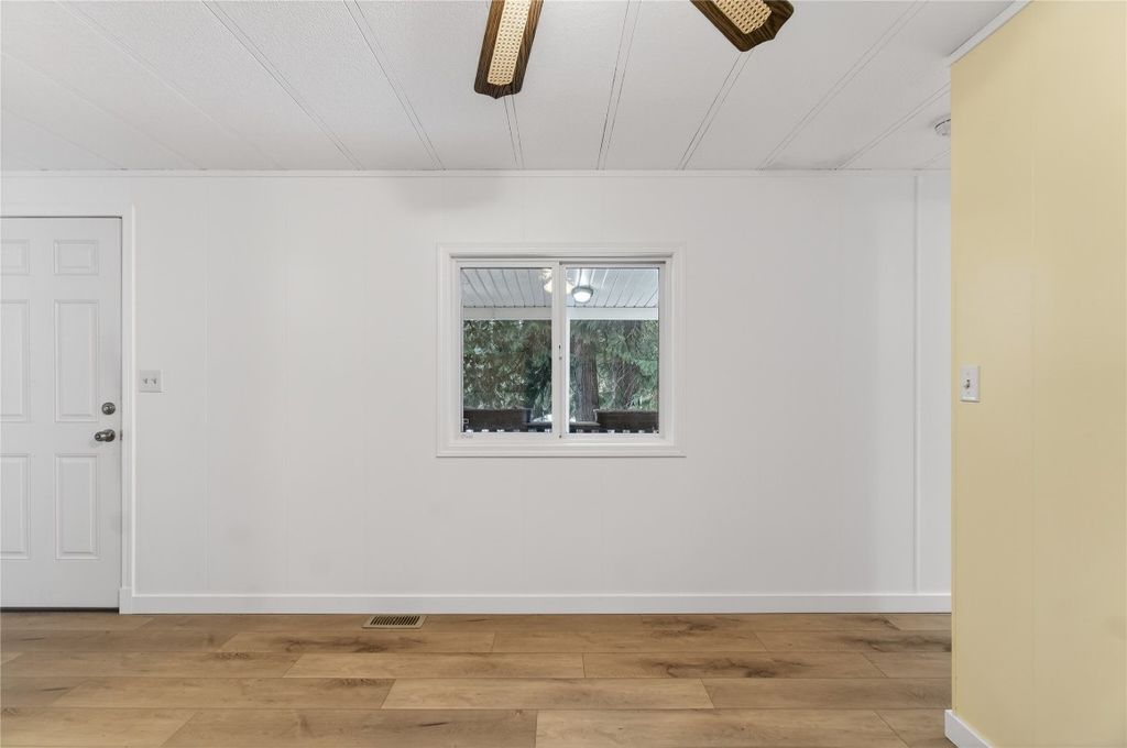 listing image 16511036156977422551