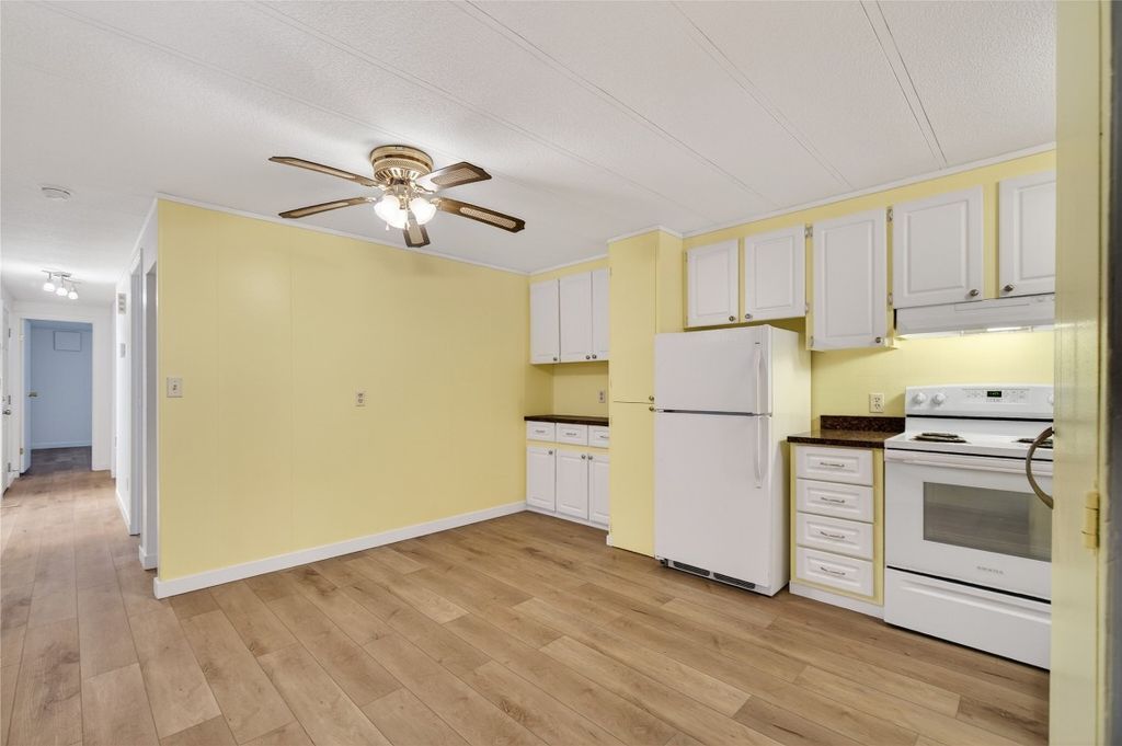 listing image 16517146493294654143